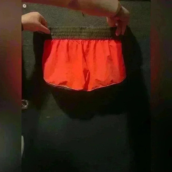 Women’s Under Armour Active Shorts - Picture 3 of 3